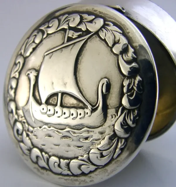 BEAUTIFUL NORWEGIAN SOLID SILVER VIKING BOAT SHIP PILL BOX c1940 ANTIQUE