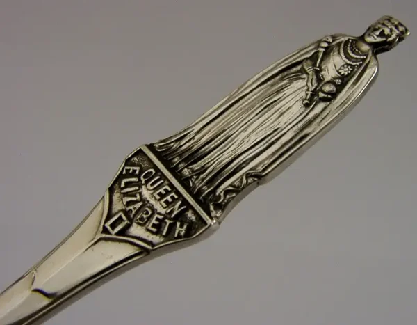 STERLING SILVER QUEEN ELIZABETH LETTER OPENER 1977 JUBILEE CASED DESK ITEM