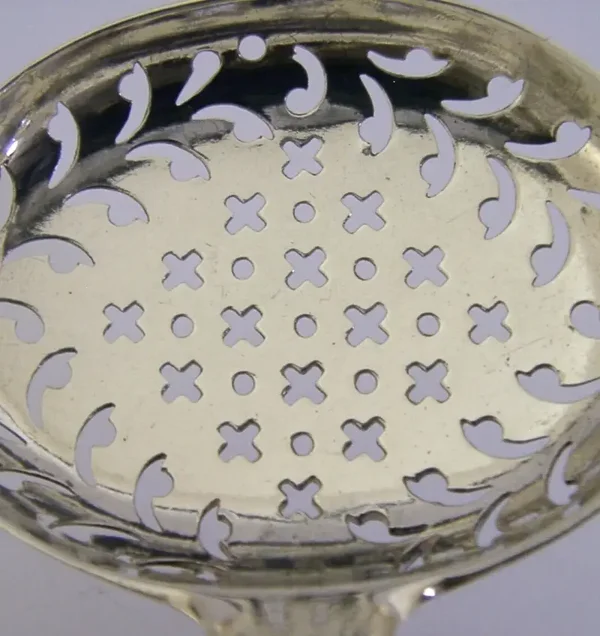 ENGLISH GEORGIAN STERLING SILVER SUGAR SIFTER SPOON 1808 ANTIQUE 38g