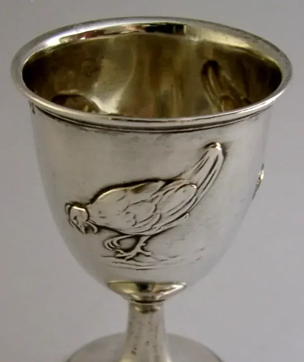 CONTINENTAL 800 SOLID SILVER CHICKEN EGG CUP c1940 ANTIQUE 20g HEN FARM
