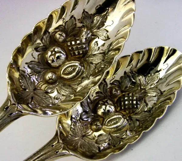 MINT BATEMAN GEORGIAN STERLING SILVER BERRY SERVING SPOONS 1793 ANTIQUE 134g