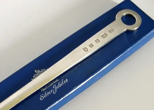 STERLING SILVER DESK LETTER ENVELOPE OPENER 1977 BOXED SILVER JUBILEE 58g