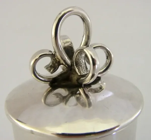 PETER E BALL HAND MADE ENGLISH SOLID STERLING SILVER BOX 1983 DESIGNER
