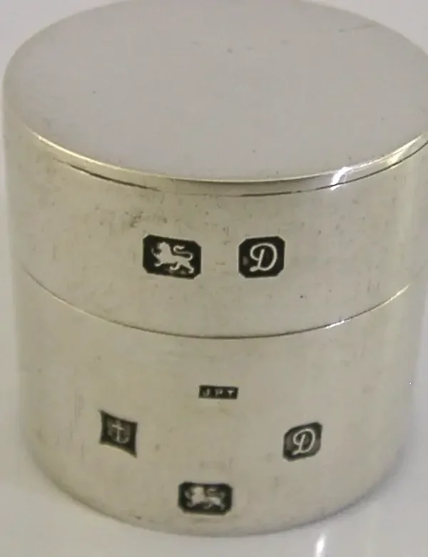 HEAVY STYLISH ENGLISH SOLID STERLING SILVER TRINKET or PILL BOX 1978