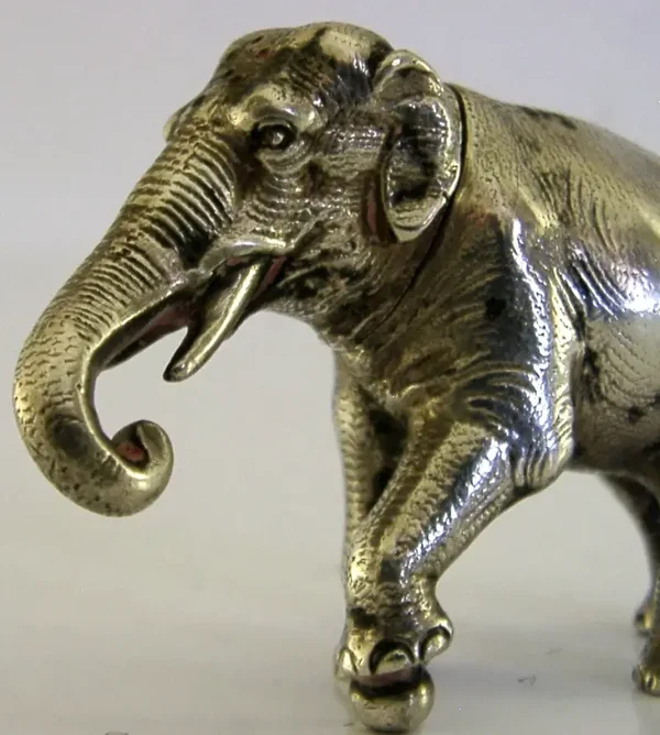 EXTREMELY RARE GERMAN HANAU SOLID SILVER ELEPHANT POUNCE BOX c1880 ANTIQUE