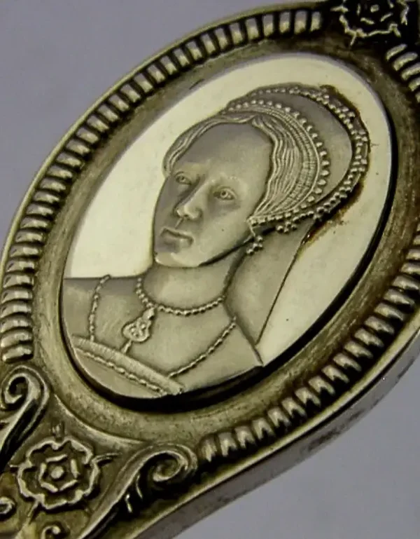 QUALITY SOLID STERLING SILVER QUEEN MARY I MARY TUDOR SPOON 1977 ROYAL 24g