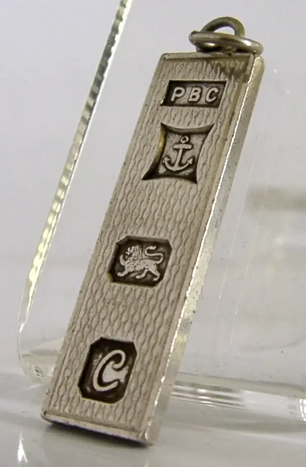 ENGLISH SOLID STERLING SILVER INGOT PENDANT 1977 ENGINE TURNED