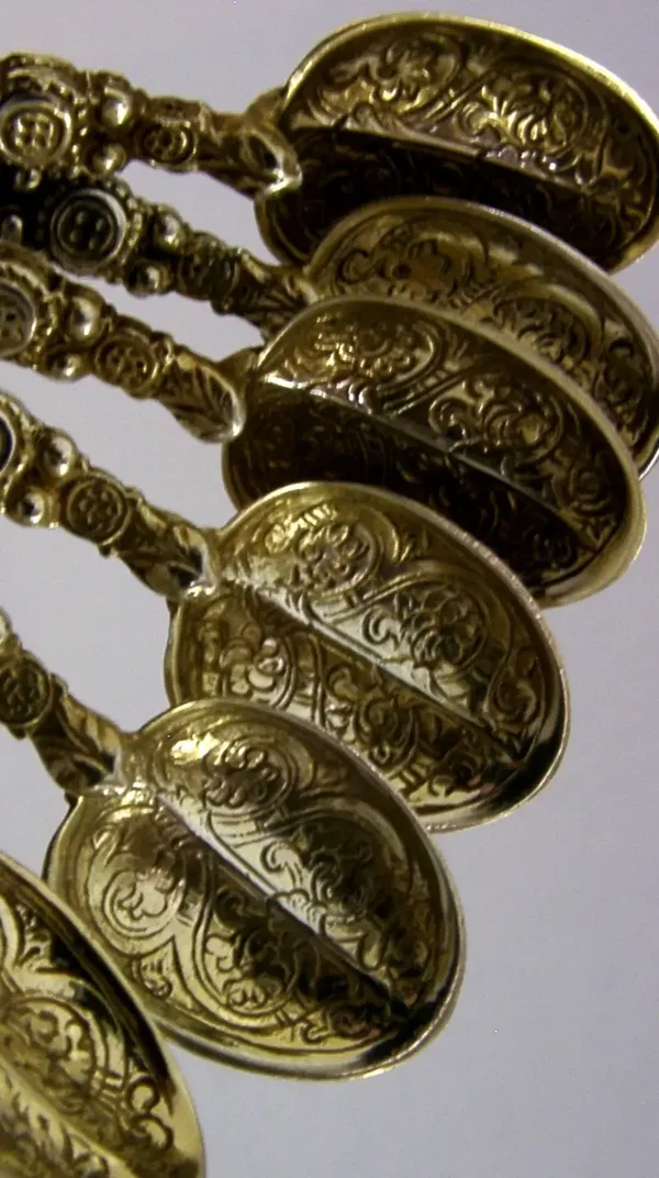 UNUSUAL 71g STERLING SILVER GILT CORONATION SPOONS 1936 ROYALTY ANTIQUE