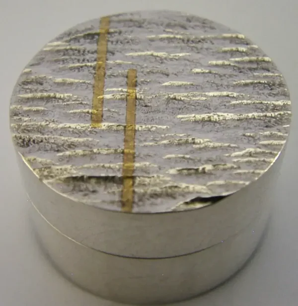 MIRION KANE 2003 SCOTTISH DESIGNER STERLING SILVER & GOLD BOX BEAUTIFUL