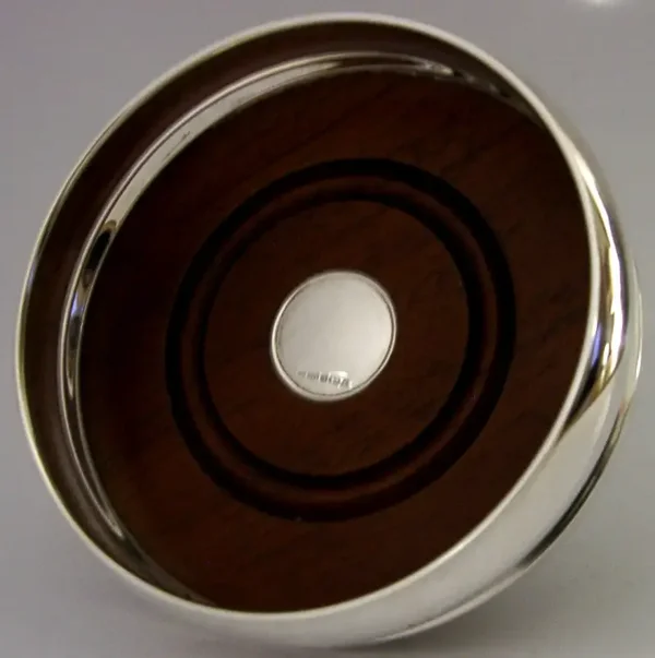 MINT ENGLISH SOLID STERLING SILVER WINE BOTTLE COASTER 2002 BARWARE 88g