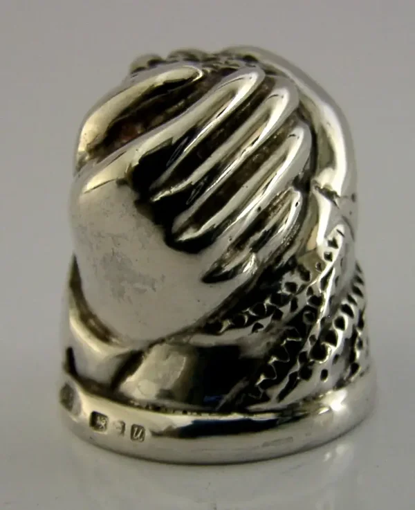 ENGLISH HEAVY 22g STERLING SILVER HOLDING HANDS SEWING THIMBLE 1994 NEEDLEWORK