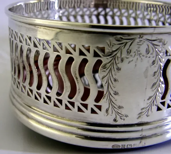 ENGLISH STERLING SILVER WINE BOTTLE COASTER 1991 BARWARE 82g