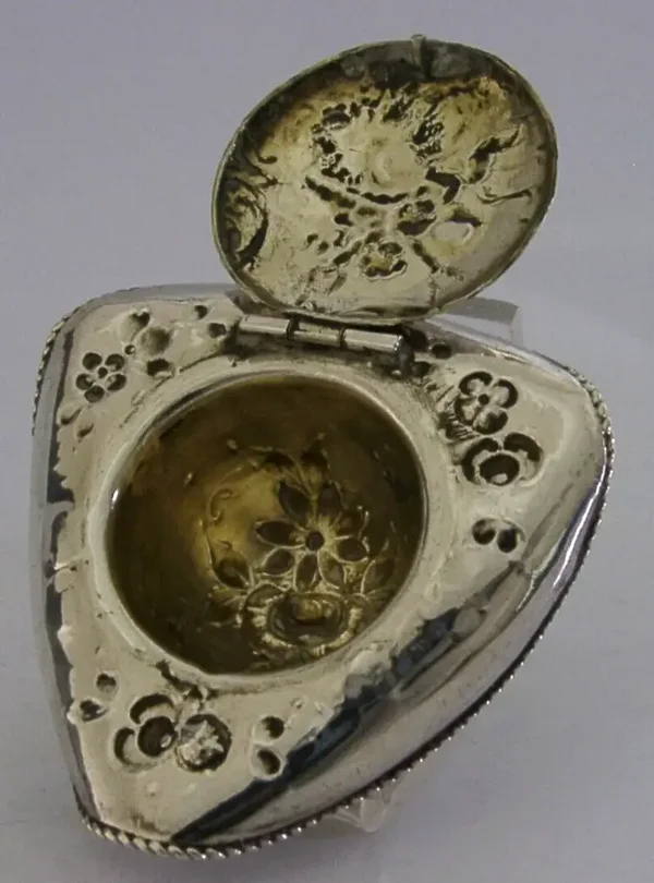 NOVELTY ENGLISH IMPORT SOLID STERLING SILVER TRICORN HAT SNUFF BOX 1901 ANTIQUE