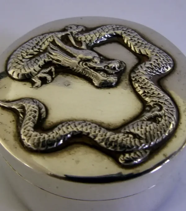 BEAUTIFUL CHINESE EXPORT SOLID SILVER DRAGON BOX c1900 ANTIQUE