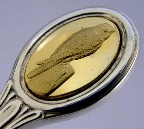 QUALITY SOLID STERLING SILVER KESTREL ANIMAL SPOON LONDON 1975 BIRD ANIMAL