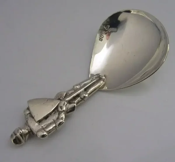 SUPERB CAST SOLID STERLING SILVER KNIGHT CADDY SPOON LONDON 1988 ENGLISH