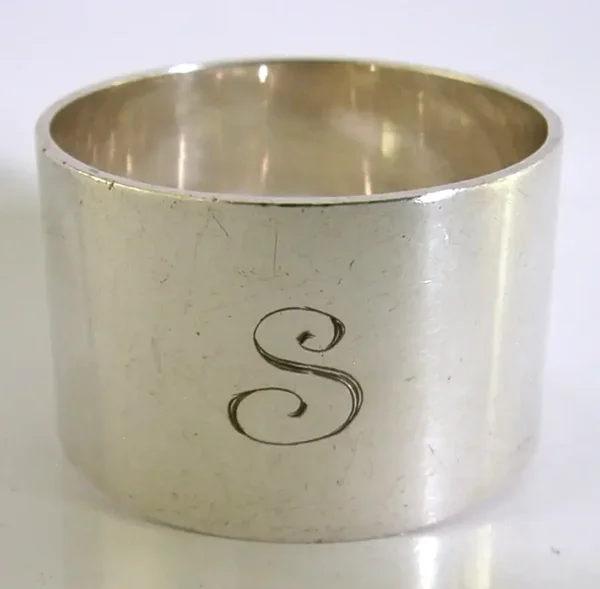 40g ENGLISH SOLID STERLING SILVER ENGRAVED 'S' NAPKIN RING 1976 HEAVY