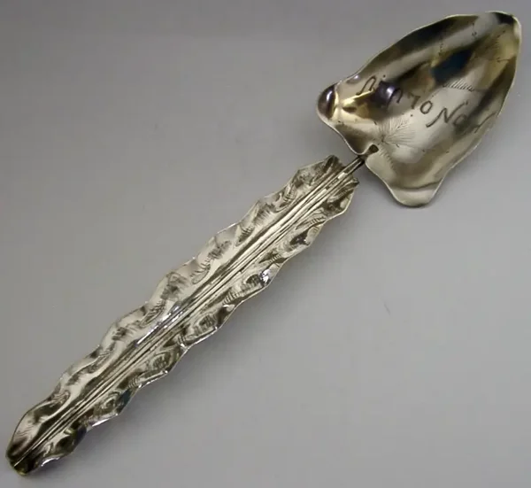 LARGE HEAVY 108g AMERICAN STERLING SILVER SOUVENIR SERVING SPOON HONOLULU c1900