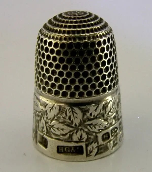 CHESTER 1894 STERLING SILVER LEAF THIMBLE SEWING NEEDLEWORK ANTIQUE