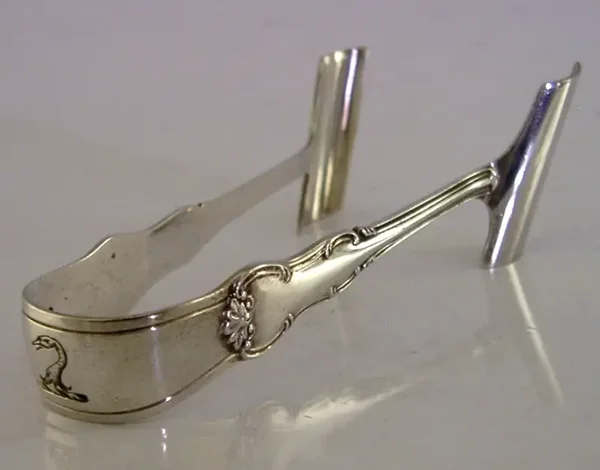 UNUSUAL HEDGES FAMILY CRESTED SOLID STERLING SILVER ASPARAGUS TONGS 1903 ANTIQUE