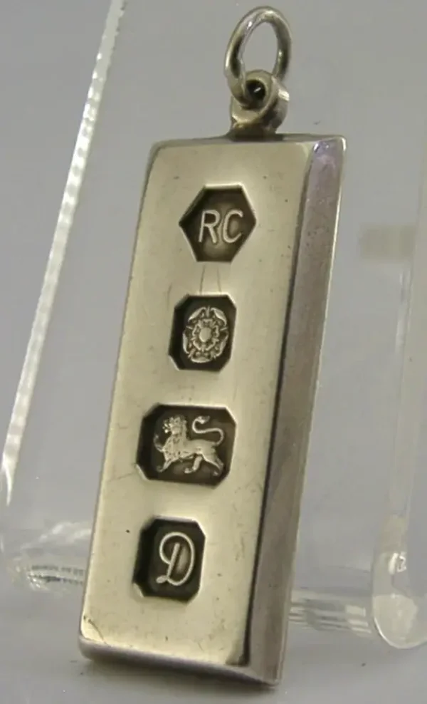 ENGLISH SOLID STERLING SILVER INGOT PENDANT 1978 JEWELLERY