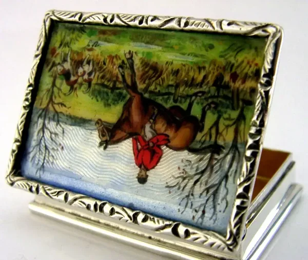 QUALITY STERLING SILVER ENAMEL FOX HUNTING SNUFF BOX 1977 ENGLISH