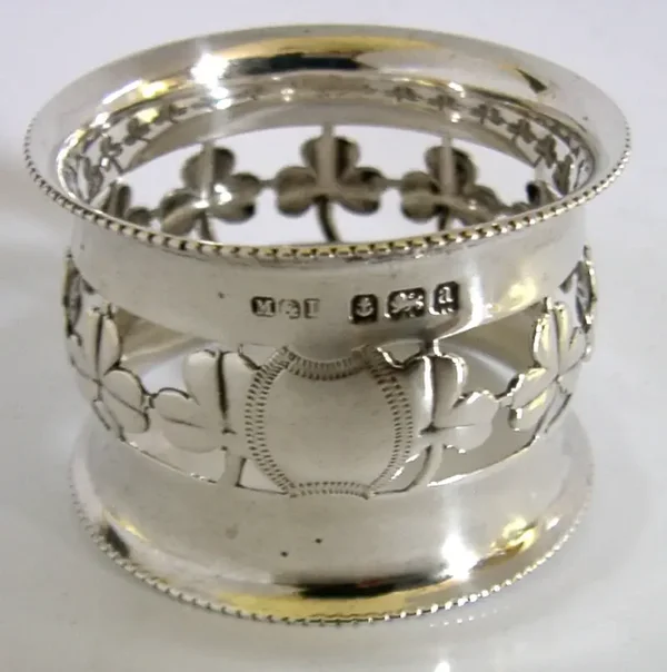 PRETTY STERLING SILVER LUCKY SHAMROCK CLOVER NAPKIN RING 1900 VICTORIAN