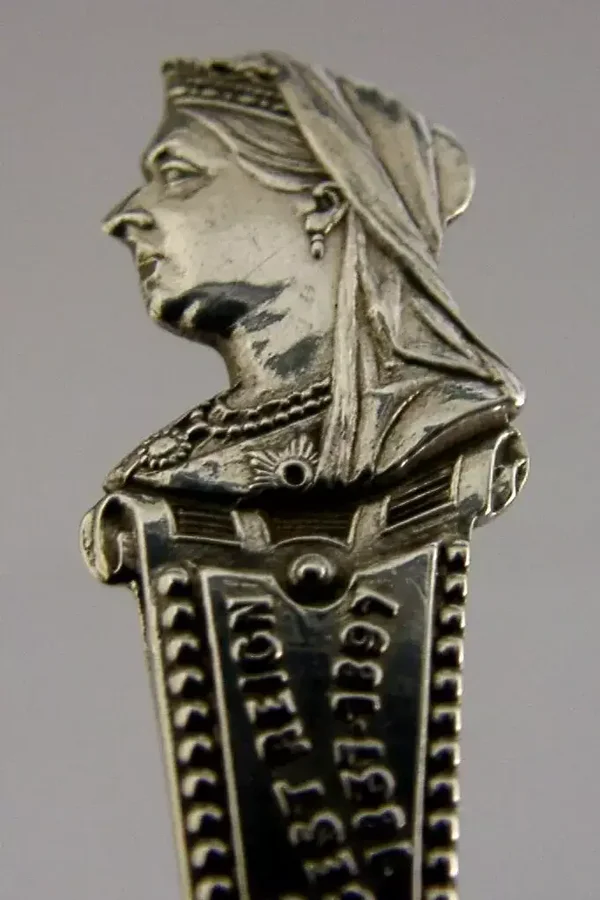 ENGLISH QUEEN VICTORIA SOLID STERLING SILVER SOUVENIR SPOON 1896 ANTIQUE