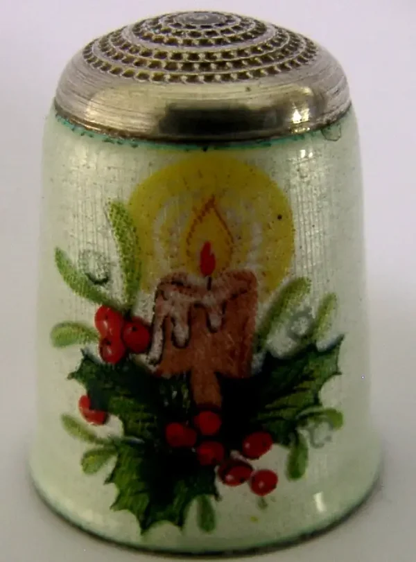 ENGLISH STERLING SILVER ENAMEL CHRISTMAS THIMBLE 1987 NEEDLEWORK