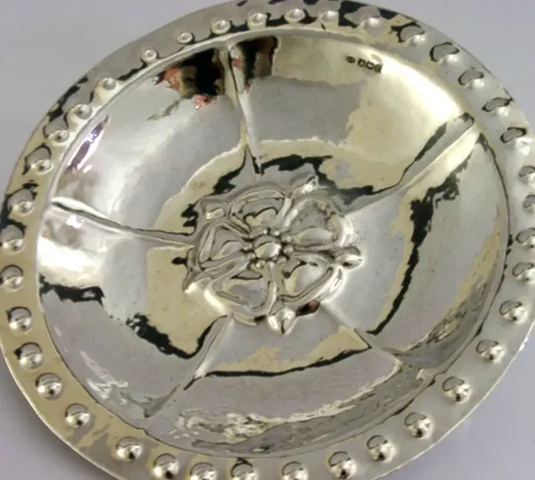 RARE ANTIQUE 268g STUNNING STERLING SILVER TUDOR ROSE DISH BOWL 1920 PLANNISHED