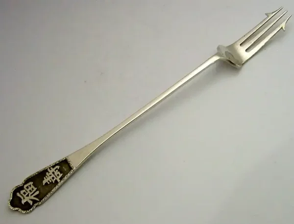 UNUSUAL SUPERB CHINESE EXPORT SOLID SILVER PICKLE FORK c1900 ANTIQUE