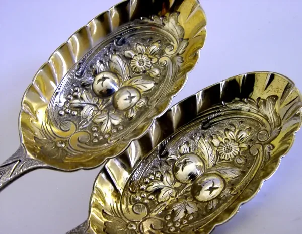 QUALITY 1894 HEAVY 112g ENGLISH ANTIQUE STERLING SIVER BERRY SERVING SPOONS