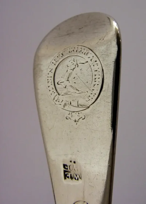 68g GEORGIAN STERLING SILVER SCOTTISH CLAN CRESTED SERVING SPOON 1804 ANTIQUE