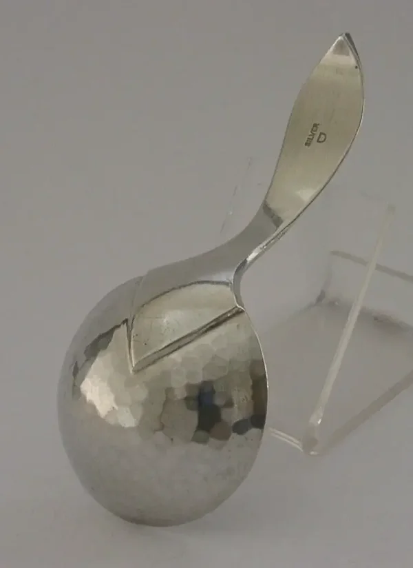 HAND MADE PLANNISHED SOLID SILVER ARTS & CRAFTS STYLE CADDY SPOON c1960