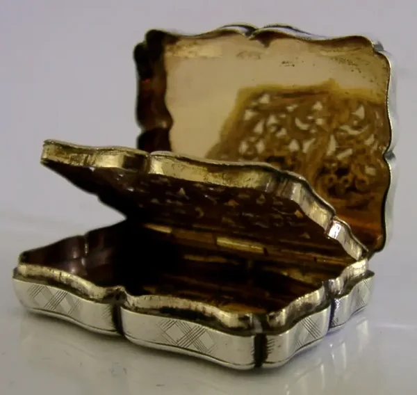 RARE OPNENING NATHANIEL MILLS VICTORIAN STERLING SILVER VINAIGRETTE BOX 1844