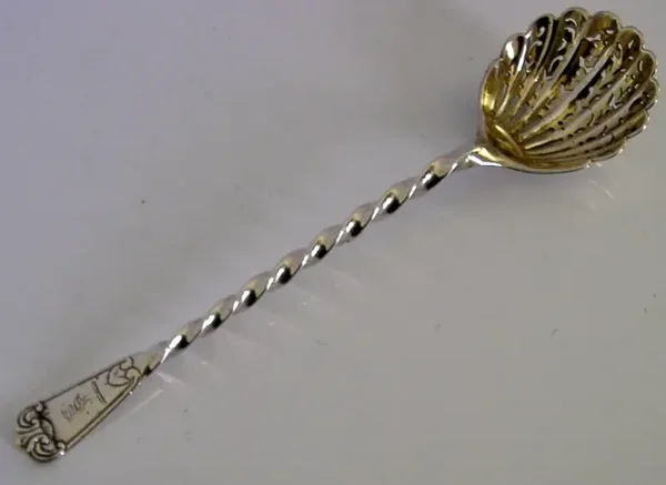 HERON BIRD CRESTED STERLING SILVER SUGAR SIFTER SPOON 1862 VICTORIAN ANTIQUE