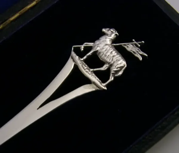 6+ inch ENGLISH SOLID STERLING SILVER LAMB of GOD SPOON 1906 CASED RELIGIOUS