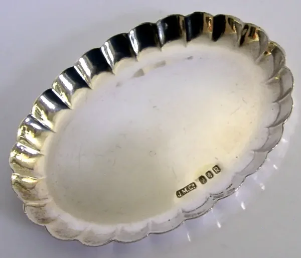 PRETTY IRISH SOLID STERLING SILVER PIN DISH 1982 DUBLIN 24g