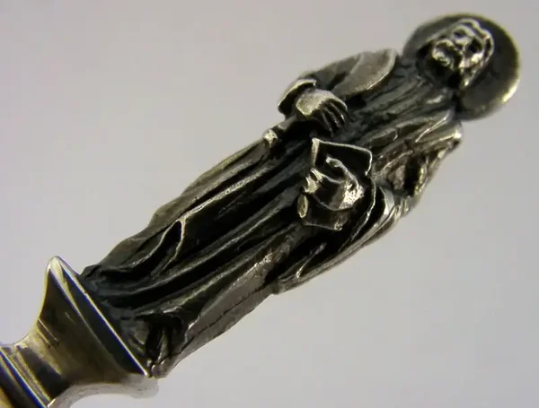 ST BARTHOLOMEW SOLID SIVER APOSTLE SPOON 1977 35g SAINT of TAILORS FARMERS etc..