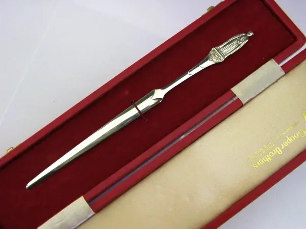 STERLING SILVER QUEEN ELIZABETH II LETTER ENVELOPE OPENER 1977 CASED ROYALTY