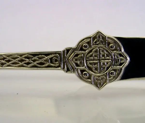 QUALITY SOLID STERLING SILVER LINDISFARNE SUGAR TONGS 1966 CELTIC STYLE