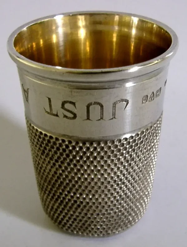 CHARLES HORNER STERLING SILVER GIANT THIMBLE TOT SHOT CUP CHESTER 1903 BARWARE
