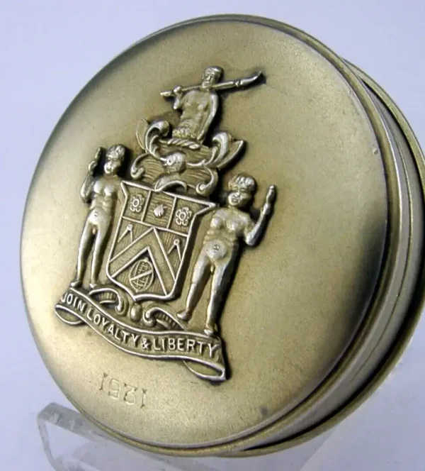 RARE STERLING SILVER GILT WORSHIPFUL COMPANY of JOINERS & CEILERS COMPACT 1930