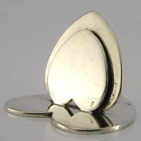 SAMPSON MORDAN LOVE HEART STERLING SILVER MENU HOLDER PLACE MARKER 1903 ANTIQUE