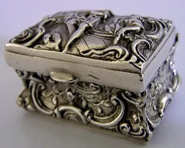 ANTQUE SOLID SILVER BOX CHEST 1911 SUPERB