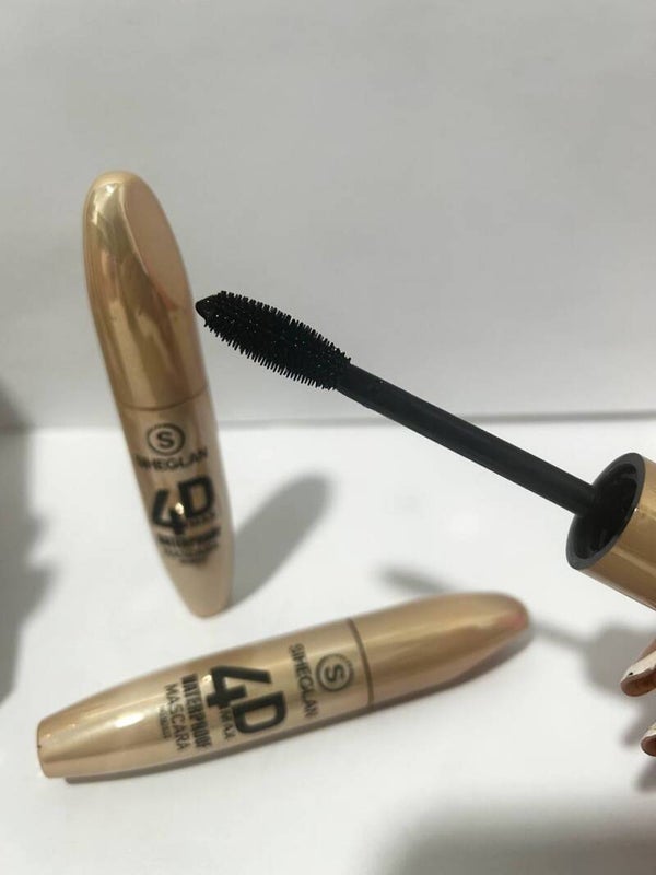 Mascara modello Sheglam