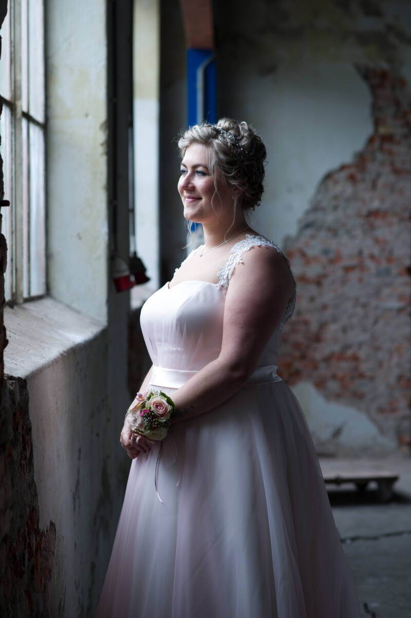 Trouwfotograaf Bruidsfotografie trouwfotografie Friesland fotograaf bruiloft Kleurrijk trouwen foto