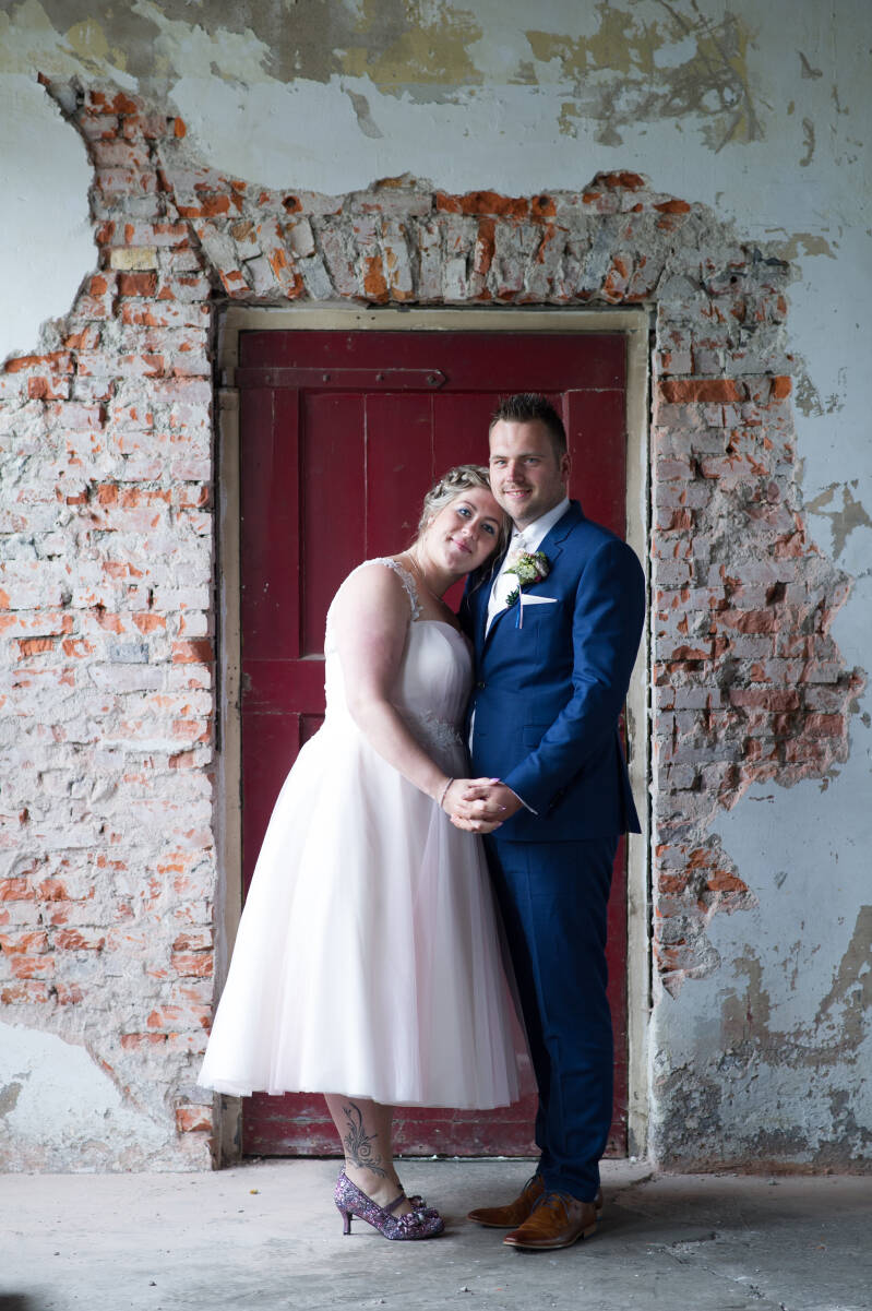 Trouwfotograaf Bruidsfotografie trouwfotografie Friesland fotograaf bruiloft Kleurrijk trouwen foto