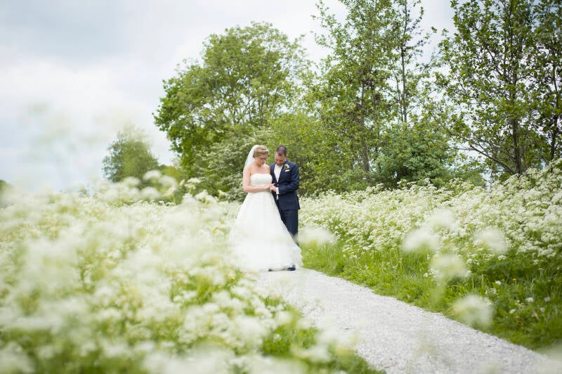 Trouwfotograaf Bruidsfotografie trouwfotografie Friesland fotograaf bruiloft Kleurrijk trouwen foto