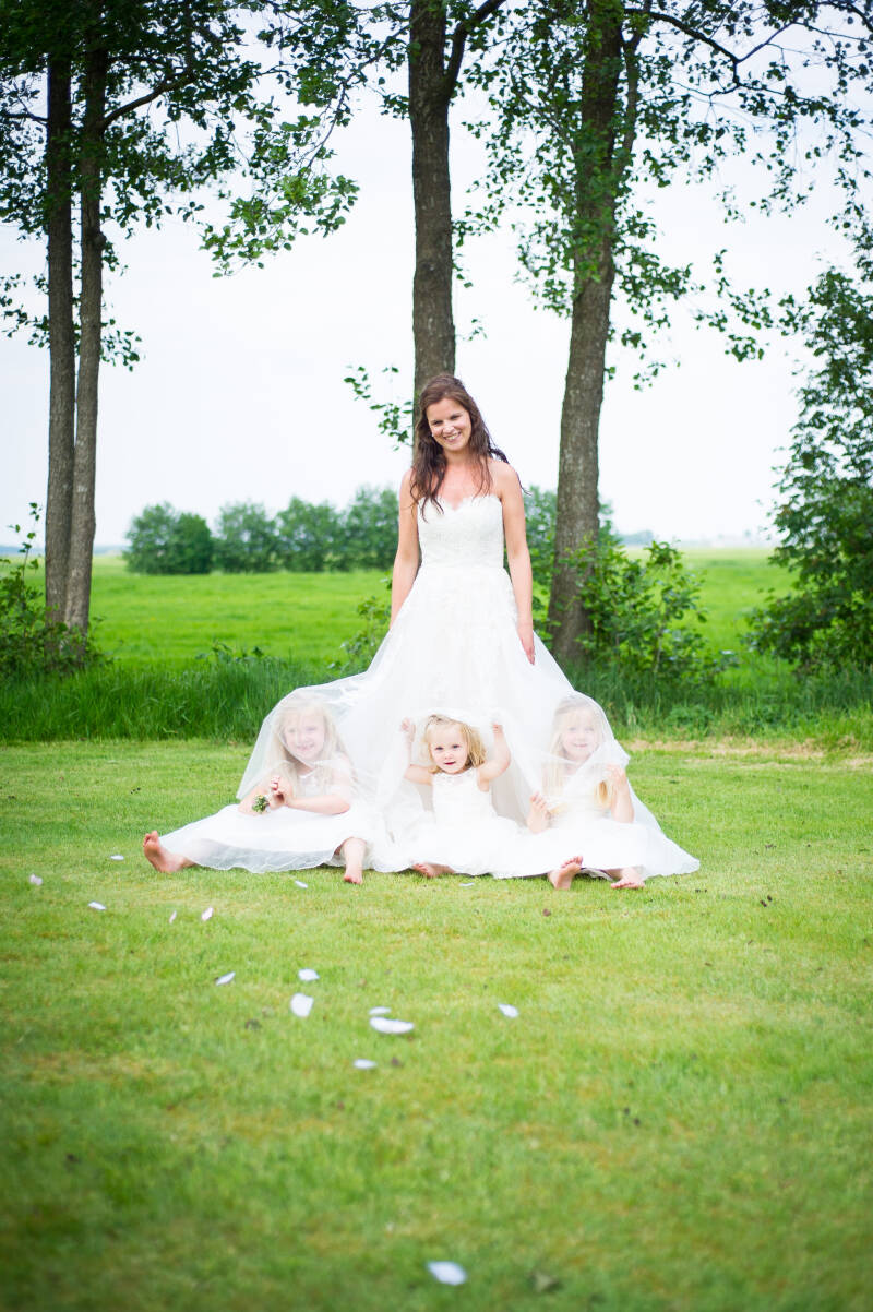 Trouwfotograaf Bruidsfotografie trouwfotografie Friesland fotograaf bruiloft Kleurrijk trouwen foto